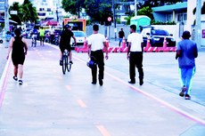 Pedestres em áreas destinadas aos ciclistas e vice-versa aumentam o risco de acidentes; Semob-JP orienta para que espaços sejam respeitados e que se tenha atenção