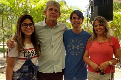 Nicolly.jpg A estudante Nicolly Gouveia, de 15 anos, agradece aos pais e a Deus pela oportunidade de vivenciar a experiência no Gira Mundo