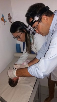 teste O teste do olhinho foi instituído por uma lei e deve ser realizado em maternidades públicas e particulares até a alta dos bebês