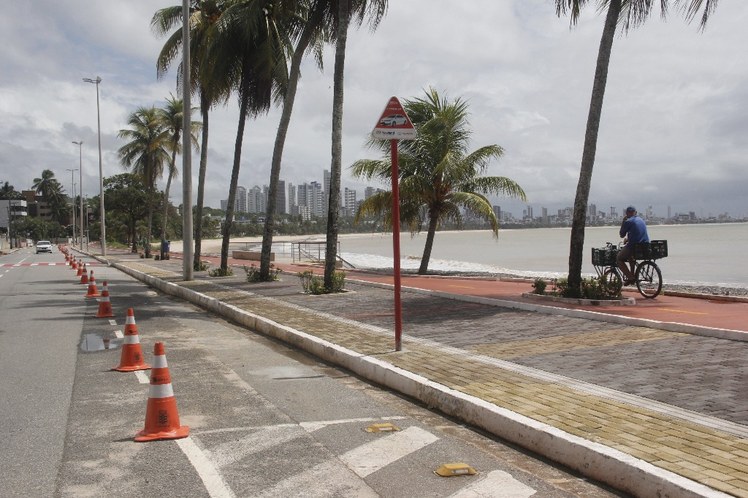 20200505-Covid19-Prais_Lago_Banco-MarcusAntonius (37).JPG