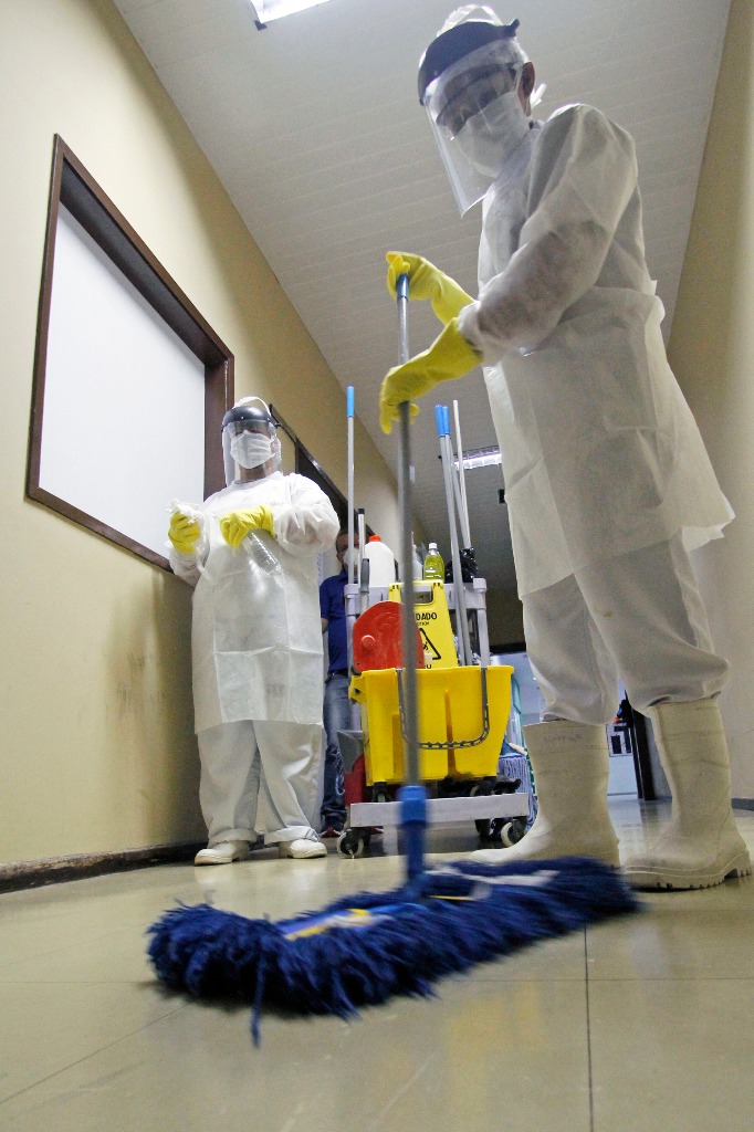 20200506-EquipeDesinfecçaoHU-MarcusAntonius (3).JPG