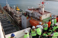 A operação Ship to Ship é a transferência de carga de petróleo e seus derivados entre embarcações sem a necessidade de desembarcar o produto em terra firme