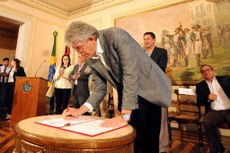 Governador lançou o edital e ressaltou que a ideia é que os professores aprendam a conviver melhor em regiões com escassez de água