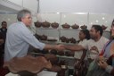 Governador cumprimentou artesãos que estão expondo seus trabalhos no Salão do Artesanato e assinou contratos através do Empreender