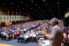 Na posse, no Teatro Paulo Pontes, o Ricardo destacou a missão dos professores de fazer com que os alunos tenham ensino de qualidade