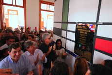 O governador Ricardo Coutinho foi agraciado com o Título de Cidadão de Sapé e entregou kits escolares para os alunos