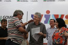 Escrituras das casas do Projeto Mariz I e II beneficiam 300 famílias, que agora passam a ter segurança jurídica dos imóveis