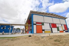 Quadra coberta possui 600,00 m², arquibancadas, vestiários e pintura inspirada no cubismo; investimento foi de quase R$ 560 mil