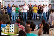 Governador, vice-governadora e auxiliares do governo entregaram o residencial, que possui dois blocos, com 32 unidades cada
