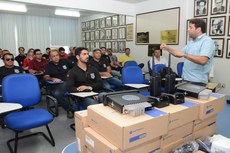 Diretores de penitenciárias receberam explicações do engenheiro da empresa Motorola sobre o funcionamento dos 396 rádios de comunicação portáteis e fixos, com tecnologia de última geração