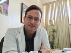 O infectologista Fernando Chagas ressaltou a importância da vacina e do uso de máscaras pela população