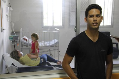 A filha de dois anos de Sandreza Tuelly e Ramon Lacerda usa o serviço de pediatria do hospital há cinco meses. Mãe e pai comemoram estrutura após reforma