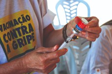 Meta da SES é imunizar pelo menos 90% do público alvo, que corresponde a 910 mil pessoas no Estado