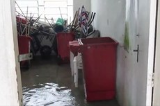 Imagens divulgadas pela Associação dos Feirantes Organizados de Cruz das Armas mostram os problemas causados pela falta de manutenção