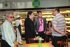 Os fiscais do MP-Procon constataram diversas irregularidades, entre elas produtos impróprios para consumo e com datas vencidas