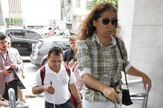 Representantes do Instituto dos Cegos demonstraram as dificuldades que enfrentam para entrar na agência e utilizar o caixa eletrônico