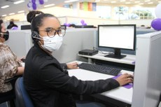 Gestora Yveth Alves (E) destaca que mulheres como Rafaela Narque (D) conseguem dividir melhor o tempo entre as atividades 