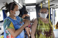 Autoridades sanitárias recomendam ciclo completo da vacinação, com quatro doses, para redução dos riscos de contrair a doença