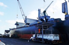 Operações empregam centenas de trabalhadores portuários, motoristas e outros funcionários de transportadoras