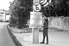 Secretaria explicou que, nos últimos dias, verificou um aumento na cidade no volume de publicidade que desrespeita a legislação; as equipes da Sedurb têm realizado a remoção desses anúncios