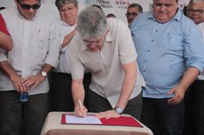 A construção da Adutora de Caraúbas vai garantir abastecimento de água sem intermitência para os moradores da cidade