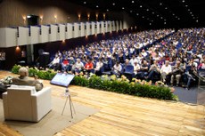 O Teatro Paulo Pontes ficou lotado para assistir a palestra debate a atual crise e os desdobramentos do momento crítico vivido pelo Brasil
