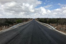 Rodovia PB-138, que liga Campina Grande a outros municípios, tem uma extensão de 34 km, contemplando cerca de 350 mil habitantes