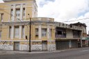 Associação do Comércio é um dos exemplos de prédios públicos que não escaparam da ação dos pessoas que enfrentam até lugares altos