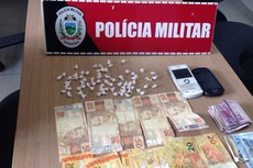 A equipe realizava rondas nas imediações da Rua do Aratu, quando visualizou o suspeito