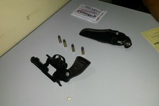 A Polícia Militar apreendeu um revólver calibre 38 com Edson Tertuliano do Nascimento Filho, de 19 anos