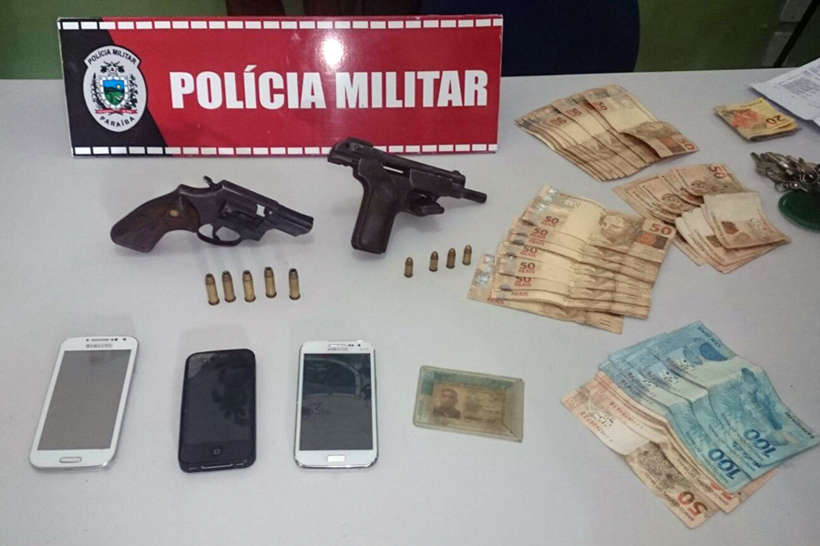 policia apreende duas armas de fogo e detem duas pessoas.jpg