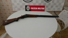 Espingarda foi apreendida junto com outras seis armas