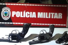Nove armas de fogo foram apreendidas com os suspeitos