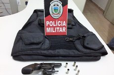 Em João Pessoa, policiais militares apreenderam uma pistola calibre 38 no bairro dos Bancários