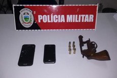 Suspeitos usavam um revólver calibre 38 para ameaçar a vítima