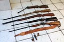 Suspeito responderá em liberdade pelo crime de posse ilegal de armas de fogo e munições