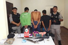 Suspeitos foram apresentados na Delegacia de Polícia Civil, em Cajazeiras