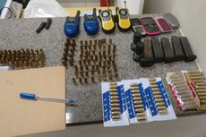 O suspeito preso e todo o material apreendido foram levados para a Delegacia da Polícia Federal, em Campina Grande