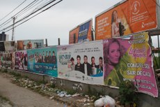 O número deste tipo de publicidade é excessivo e tem se propagado através de cartazes, anúncios, faixas, outdoor