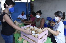 Produção de sabões é um exemplo de negócio desenvolvido por um grupo de empreendedoras para vencer as dificuldades