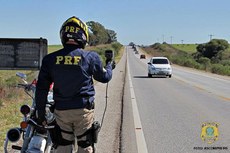 Os policiais rodoviários vão utilizar esquipamentos especiais para monitorar o excesso de velocidade e manobras indevidas