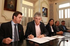 Diante de uma das mais graves crises econômicas da história do país, poucos estados ousam fazer renúncia fiscal