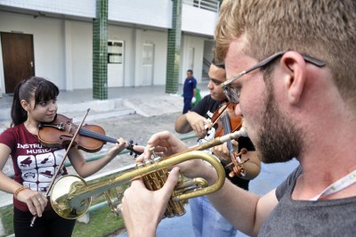 Gabriel Cleidson tocava na banda marcial de sua escola e foi convidado para participar do projeto