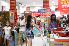 Só da rede de lojas as “liquidações” chegam até a 70%; os produtos vão desde aparelhos de TV de até aos ventiladores e panelas