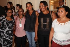 As três produtoras rurais, junto com a Adnete e Valdirene, se mostraram felizes com o apoio do Governo do Estado 