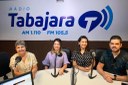 As jornalistas Naná Garcez (à esquerda) e Carol Marques (a segunda da direita para a esquerda) dividem a bancada em programa de entrevistas até agosto, mêsque marca o lançamento do livro "Inspiração Paraíba"