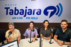 As jornalistas Naná Garcez (à esquerda) e Carol Marques (a segunda da direita para a esquerda) dividem a bancada em programa de entrevistas até agosto, mêsque marca o lançamento do livro "Inspiração Paraíba"