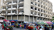 Edifício sede do Instituto de Previdência e Assistência dos Servidores do Estado - Ipase - hoje é abrigo de ambulantes