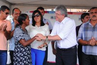 Casas vão beneficiar cerca de 160 pessoas carentes; investimento na obra foi de R$ 1.043.202,67