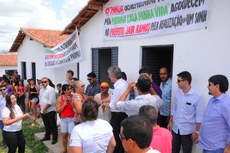 Casas vão beneficiar cerca de 160 pessoas carentes; investimento na obra foi de R$ 1.043.202,67